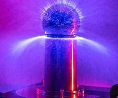 Tesla Coil Artificial Lightning Generator